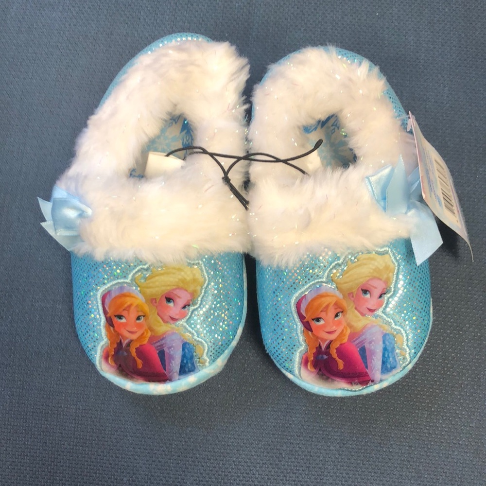 Frozen Slippers. Size M(7-8). New with Tag.